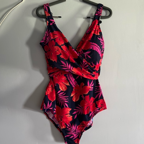 Lands' End Other - Lands' End Women's One Piece Swimsuit - Red Floral on Navy
